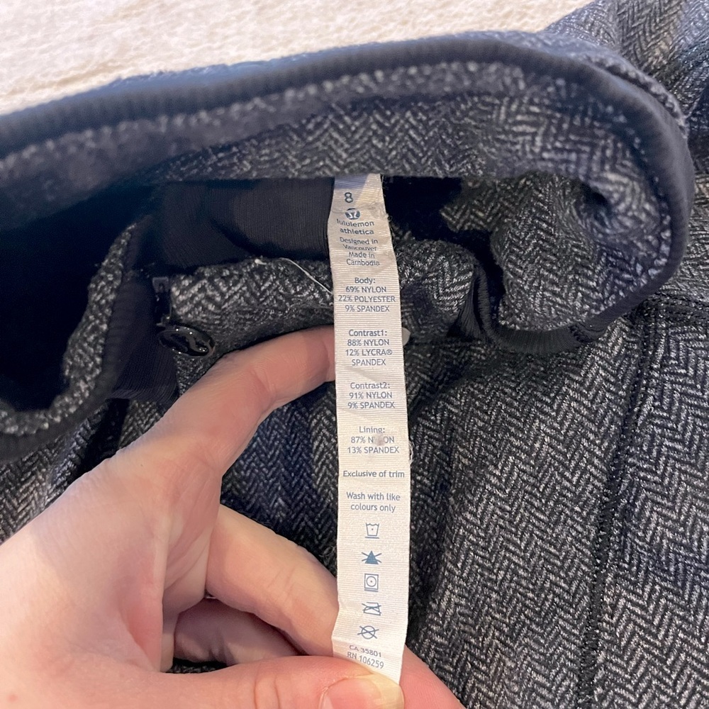 Lululemon Base Runner 1/2 Zip
Heathered Herringbone Heathered Black W3B82S
Sz 8 - Picture 6 of 8